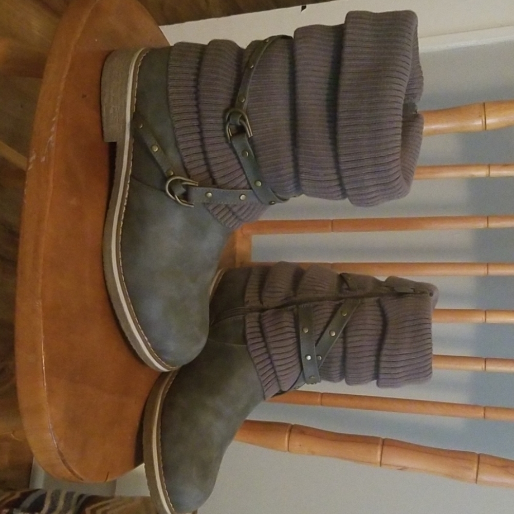 Stylish Gray Casual Boots